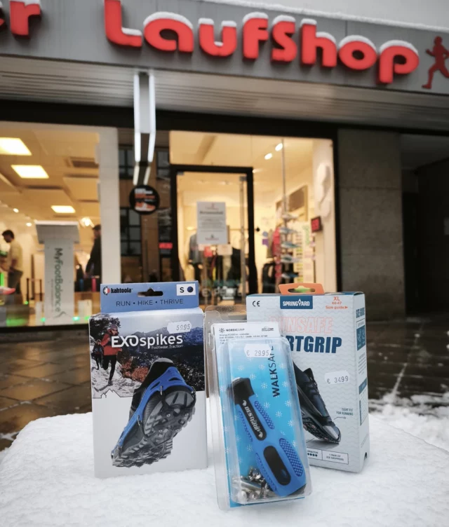 Schnee in Rhein-Main wie seit Jahren nicht mehr. 

Wir haben für Euch die Lösung -rutschfest- trotzdem zu laufen + walken!

Wir haben 2 verschiedene „Schneeketten“ für 35 bzw. 55 Euro und NEU auch Spikedornen zum -reindrehen- in die Sohle von alten Schuhen (30 Euro), die man auch wiederverwenden kann.
 
Kommt vorbei und genießt dann das Laufen / Walken im Schnee.
 
Euer Team vom Frankfurter Laufshop
 
#frankfurterlaufshop
#schneeketten