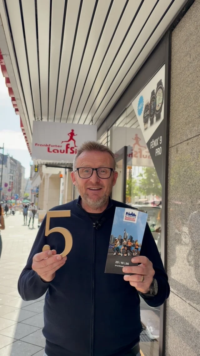 🚨 ANSCHNALLEN. DAS IST KEIN SCHERZ. 🚨
 
Der Mainova Frankfurt Marathon 2026 ist AUSVERKAUFT.

Aber wir haben da noch was. 👀🔥
 
Zu unserem 25-JÄHRIGEN hauen wir gemeinsam mit HOKA noch einmal richtig einen raus:
 
🏁 5 FREISTARTS.
🏃 5 CHANCEN.
🔥 FÜR DEN AUSVERKAUFTEN MAINOVA FRANKFURT MARATHON 2026.
 
Du willst in knapp 3 Wochen unbedingt an der Startlinie stehen?
 
Dann überzeug uns! 😏
👇 Schreib in die Kommentare, warum DU am 25. Oktober an der Startlinie stehen MUSST.
Und nicht vergessen:
👉 Folge dem Frankfurter Laufshop
👉 Folge dem Mainova Frankfurt Marathon
⏰ Das Gewinnspiel läuft bis 01.10.2026, 23:59 Uhr.
🏆 Die 5 Gewinner werden am 02.10.2026 informiert.
Also …

Keine Startnummer? Noch kein Grund, die Hoffnung aufzugeben. 😎
 
👇 WARUM MUSST DU DABEI SEIN?
 
Wir drücken euch die Daumen!
 
Euer Team vom Frankfurter Laufshop
 
 
#FrankfurterLaufshop #25JahreFrankfurterLaufshop #MainovaFrankfurtMarathon #FrankfurtMarathon
 
Der Rechtsweg ist ausgeschlossen. Das Gewinnspiel steht in keinem Zusammenhang mit Meta und wird in keiner Weise von Meta gesponsert, unterstützt oder organisiert.
