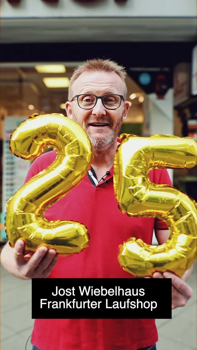 🎉 25 Jahre Frankfurter Laufshop – das möchten wir mit EUCH am 29.8. feiern! 🎉
 
Seit 25 Jahren dürfen wir euch auf eurem Laufweg begleiten. Dafür möchten wir einfach nur eins sagen: DANKE! ❤️
 
Ohne eure Treue und euer Vertrauen gäbe es den Frankfurter Laufshop nicht – und genau deshalb möchten wir dieses besondere Jubiläum gemeinsam mit euch feiern.
 
🚢 Unsere Jubiläumsfeier
📅 Samstag, 29.08.2026
🕖 Treffen um 19:00 Uhr
⚓ Abfahrt des Schiffs: 19:30 Uhr
📍 Eiserner Steg (linke Seite von der Stadtmitte aus)
 
Du möchtest dabei sein? Dann melde dich bis 01.08.2026 über den Link in unserer Bio bzw. unten im 1. Kommentar an. Sollte die Anzahl der Anmeldungen die Kapazität des Schiffs überschreiten, entscheidet das Los. Wir informieren euch natürlich vorab, ob ihr dabei seid!
 
🥂 Für gekühlte Getränke an Bord ist selbstverständlich gesorgt. Bitte denkt daran, vor dem Boarding etwas zu essen, da wir kein Abendessen servieren.
 
Wir freuen uns darauf, mit euch auf 25 Jahre Frankfurter Laufshop anzustoßen! ❤️🎉
 
#FrankfurterLaufshop #25Jahre #Danke #Frankfurt #Museumsuferfest