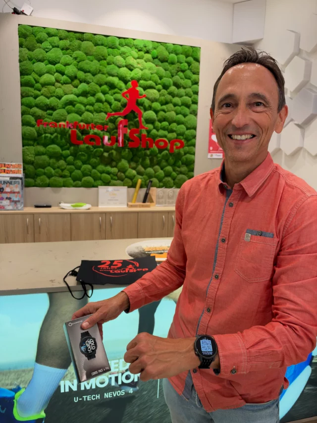 🔥 Einer der Ersten – wenn nicht sogar DER ERSTE in 🇩🇪! 😎
 
Die neue COROS PACE 4 Pro hat ihren ersten Besitzer gefunden! ⌚️🚀
 
Viel Spaß mit der neuen Uhr, @trailrunner66.de – und natürlich viele starke Kilometer, neue Trails und spannende Abenteuer damit! 💪🏃‍♂️⛰️
 
Ihr wollt auch eine? 😉
Wir haben die COROS PACE 4 Pro natürlich noch auf Lager.
🖤 Schwarz | 🤍 Weiß
💰 449 €
 
Kommt gerne bei uns vorbei – wir freuen uns auf euch! 🙌
 
#COROS #COROSPACE4Pro #Running #FrankfurterLaufshop #Running