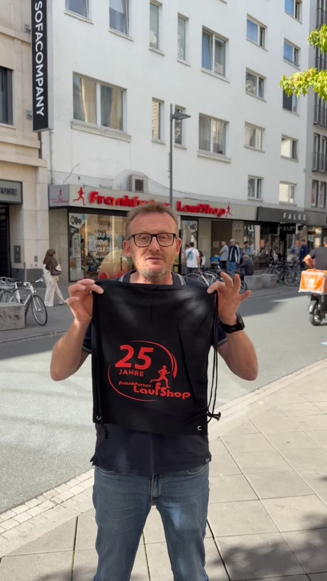 🚨 ANSCHNALLEN!!! 🚨
 
🎟️ Startplätze für den AUSVERKAUFTEN Mainova Frankfurt Marathon gewinnen?!

👟 HOKA Testschuhe?
👕 100x #BeActive Shirts GRATIS?
🎁 + Jubiläums-Schuhbeutel?
⚡ Powerbar Gels testen?
🍎🥤 Obst & Drinks nach dem Lauf?
 
JA. ALLES AN EINEM ABEND! 🔥🔥🔥
 
Am Montag, 21.09., wird unser Montagslauftreff zum großen #BeActive Pre-Event zur Europäischen Woche des Sports! 🇪🇺🏃‍♀️🏃‍♂️
 
Gemeinsam mit dem Sportkreis Frankfurt, Mainova, dem Mainova Frankfurt Marathon und deren Partnern bringen wir Frankfurt in Bewegung! 🙌
 
🔥 DAS ERWARTET EUCH:
🎟️ Gemeinsam mit Mainova verlosen wir Startplätze für den bereits AUSVERKAUFTEN Mainova Frankfurt Marathon!
👟 HOKA Testschuhaktion
👕 Die ersten 100 Teilnehmer erhalten ein #BeActive T-Shirt + einen 25-Jahre-Jubiläums-Schuhbeutel vom Frankfurter Laufshop GRATIS!
⚡ Powerbar Gels zum Testen
🍎 Obst von Querbeet & 🥤 Getränke von Rosbacher nach dem Lauf
☀️ Und sogar das Wetter soll mitspielen!
 
⏰ 18:30 Uhr
HOKA Testschuhe + Ausgabe der 100 #BeActive Shirts
 
🚀 19:30 Uhr – START
5 Tempogruppen | ca. 8–11 km | ca. 1 Stunde
Pace: 4:30–6:30 min/km
 
✅ Keine Anmeldung notwendig!
🎒 Wechselkleidung könnt ihr im Frankfurter Laufshop deponieren.
 
Also Frankfurt: Laufschuhe an und kommt vorbei! 🔥
 
Das wird ein richtig besonderer Montagslauftreff – WIR FREUEN UNS AUF EUCH!!! ❤️🏃‍♀️🏃‍♂️
 
#BeActive Montagslauftreff FrankfurterLaufshop MainovaFrankfurtMarathon Mainova SportkreisFrankfurt HOKA Powerbar Rosbacher Querbeet FrankfurtLäuft RunningFrankfurt RunningCommunity