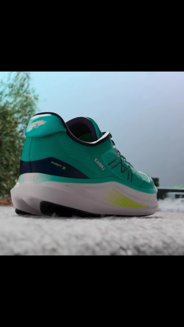 🏃‍♀️ Karhu Montagslauftreff – Montag, 20.07.2026 🏃‍♂️
 
Lust auf einen entspannten Lauf und die Chance, u.a. den neuen Karhu Fusion 5.0 zu testen? Dann komm vorbei!
 
👟 Ab 18:45 Uhr – Schuhausgabe der Testschuhe
🏃 19:30 Uhr – Gemeinsamer Lauf (ca. 1 Stunde) am Main

📍 5 Tempogruppen von 4:30 bis 6:30 min/km – da ist für jede und jeden das passende Tempo dabei.
 
✅ Keine Anmeldung nötig – einfach vorbeikommen!

🎒 Wechselkleidung kann während des Laufs sicher im Frankfurter Laufshop deponiert werden.
 
🍹 Nach dem Lauf lassen wir den Abend bei kühlen Getränken gemeinsam ausklingen.
 
Wir freuen uns auf einen sportlichen Sommerabend mit euch! 💙
 
#Karhu #Fusion50 #Montagslauftreff #RunningCommunity #FrankfurterLaufshop