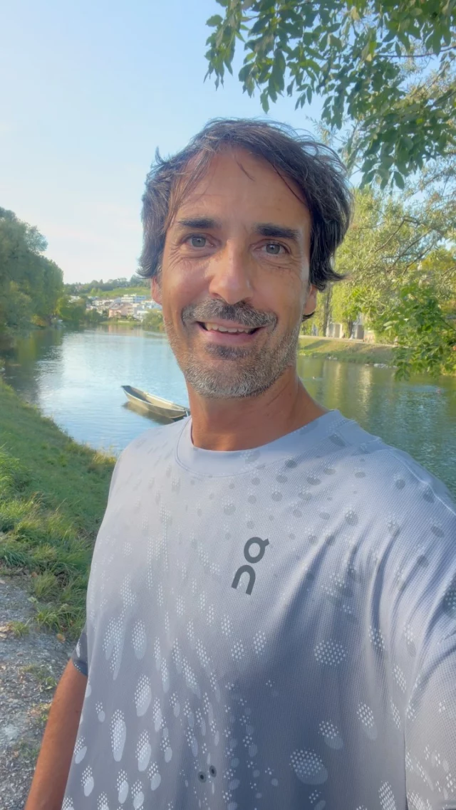 🔥 SPECIAL GUEST beim Montagslauftreff! 🔥
 
Am Montag, 28.9., kommt Caspar Coppetti, Co-Founder & Co-CEO von On, zu uns in den Frankfurter Laufshop! 🙌🏃‍♂️
 
Und er bringt etwas Besonderes mit: den brandneuen Cloudsurfer 3 – bei uns könnt ihr ihn schon 3 Tage vor dem offiziellen Launch testen! 👟⚡
 
🕡 18:30 Uhr Testschuhausgabe
🎤 19:00 Uhr Interview mit Caspar
🏃 19:30 Uhr Run – 5 Pace-Gruppen, 8–11 km (4.30-6.30 min/km)
🥨 ab 20:30 Uhr Get-together
 
Kostenlos. Keine Anmeldung. Wechselkleidung kann deponiert werden. Einfach vorbeikommen & mitlaufen!
 
📍 Frankfurter Laufshop
Große Friedberger Str. 37–39
 
Fun Fact: 2010 waren wir der erste Shop in Deutschland, der On verkauft hat – damals mit dem Cloudsurfer. Jetzt kommt Caspar mit dem Cloudsurfer 3 zu uns. 💙
 
#FrankfurterLaufshop #OnRunning #Cloudsurfer3 #Frankfurt #On